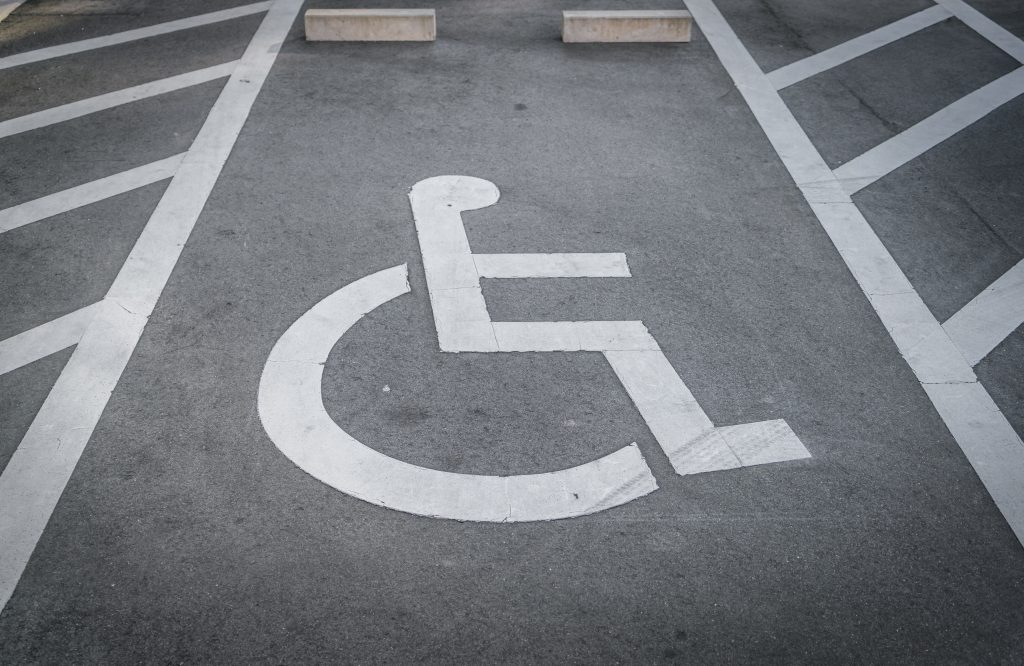 vignette de stationnement pour personnes handicapees